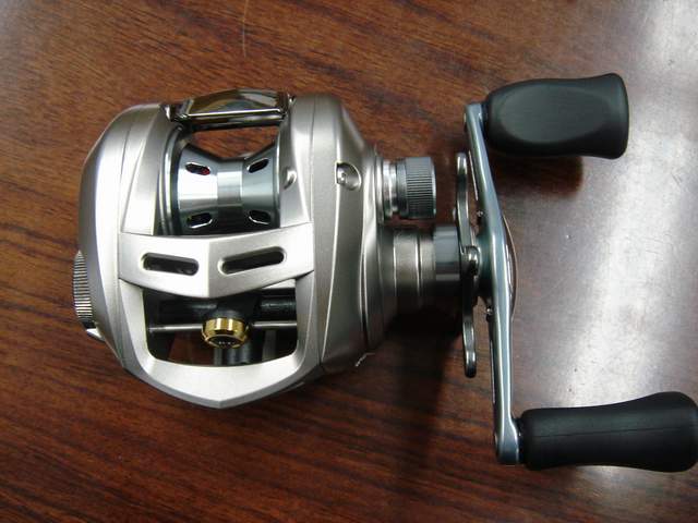 ตัวเบทยอดฮิตของบ้านเราปีที่แล้ว Alphas ปีนี้ Daiwa
Alphas Type F  เปลี่ยนลูกปืนจาก CRBB เป็น Stainl