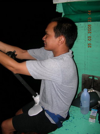 นี่เป็นภาพสุดท้าย ที่ถ่ายไว้ได้  หลังจากนั้นปลา(อะไรไม่รู้)
วิ่งรอดท้องเรือพาสายเอ็นไปครูดท้องเรือ 
