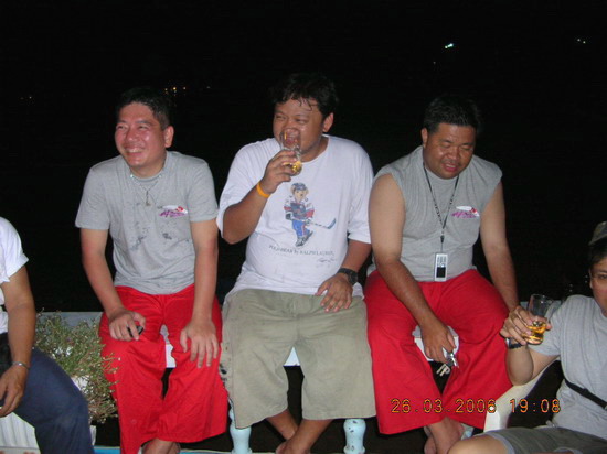 นี่องค์ลง...เอ้ยไม่ใช่..รปภ.ซ้ายขวา  :laughing: :laughing: :laughing: