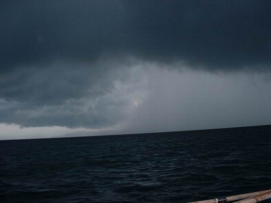 วันเดินทางกลับ เมฆฝนตั้งเค้ามาแต่ไกลครับ :ohh: :ohh: :ohh: