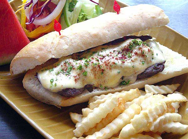 Steak Sandwich กับ french fries ร้อนๆ  :umh: