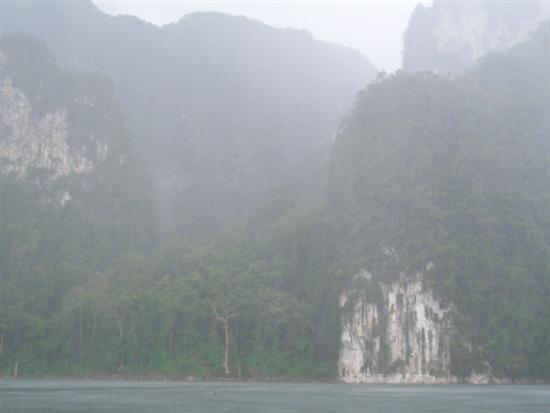  :laughing: ถึงแพได้ไม่นาน ฝนก็ตกซะแล้ว55555
