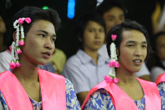มาดูหนุ่มๆกันบ้างเด๋วหาว่าลำเอียง :laughing: :laughing: :laughing: 

แต่เป็นหนุ่มของสะบ้าอีกวงนึง 