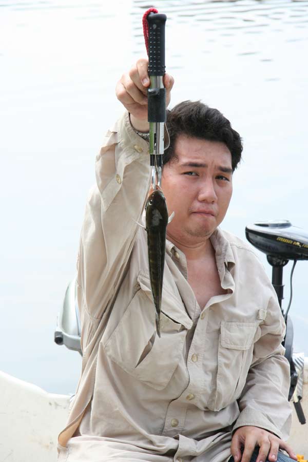 ด้วยความเป็นโปร ฮาเอิ้ดจึงต้องใช้กริ๊บเปอร์ยกปลาไซด์ยักขนาดนี้ "โอ้ว.............ซาร่ามันยอดมากเลยยย