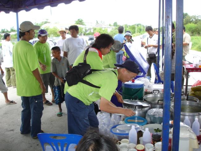 กองทัพ เดินด้วยพลังใจ เช่นใด แรงกาย 