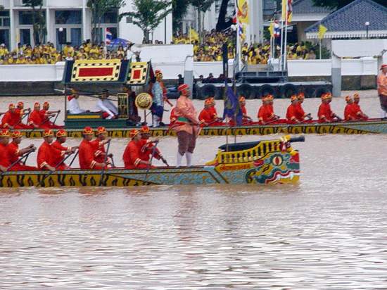 เว้นระยะห่างประมาณ 40 เมตรเป็นเรือคู่ที่สอง เรือเสือคำรณสินธุ์ เรือเสือทยานชล ครับ



