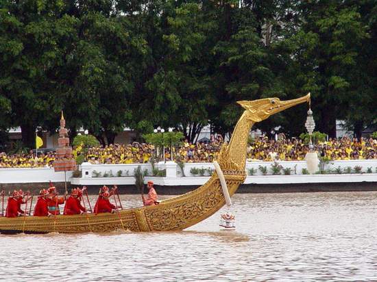 เรือพระที่นั่งสุพรรณหงส์ลำนี้สร้างมาตั้งแต่ครั้งรัชกาลที่ 6 ซึ่งโปรดฯ ให้สร้างแทนลำเดิมที่สร้างในแผ่