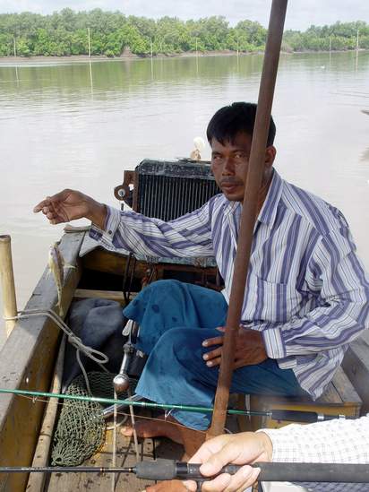 หลังจาเรือจอดเข้าที่ไม่นานปลาหางกิ่วตัวแรกก็ขึ้นมาด้วยฝีมือไต๋เยี่ยมครับ  :smile: :smile: :smile:

