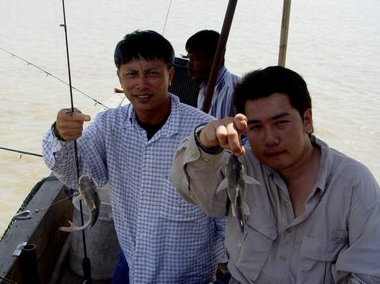 พอจังหวะน้ำเบาปลาก็เริ่มฉวยอีกครั้งครับ

