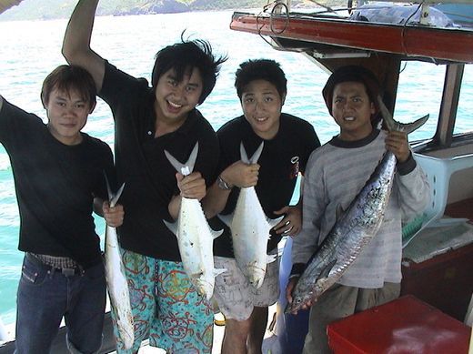 เรือลุงจ่า ไต๋อุ๋ย กะ ไต๋เอ๋ แห่งบาง