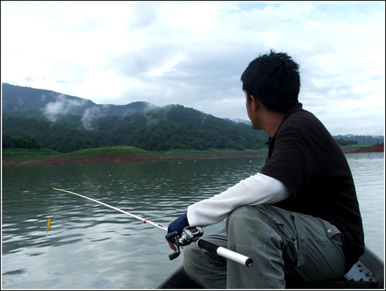 ผมเปลี่ยนมาหัวเรือบ้าง เพราะตาน่านกลัวตกเรือ บ๊ะ ลุยก็ลุยล่ะวึ้ยยย