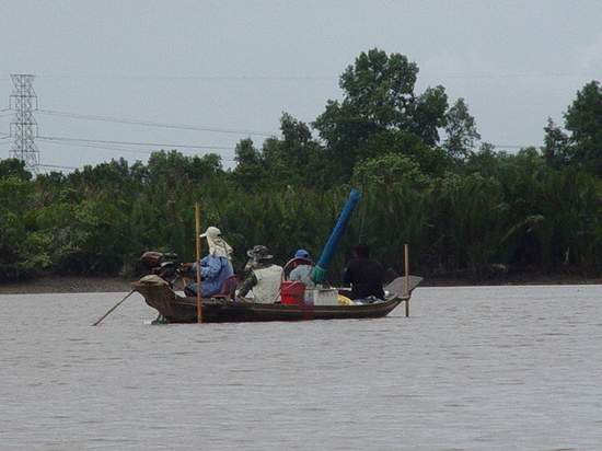 เรือไต๋นพซึ่งจอดอยู่ใกล้ๆก็ได้ตัวเป็นระยะครับ  :smile: :smile: :smile:




