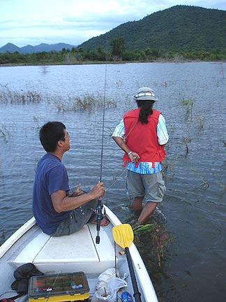 แต่ก็ไม่ได้อะไรเป็นชิ้นเป็นอัน  การเป็นโปรที่ดีนอกจากจะมีเรือเป็นของตัวเองแล้ว ยังต้องลากเรือให้เพื่