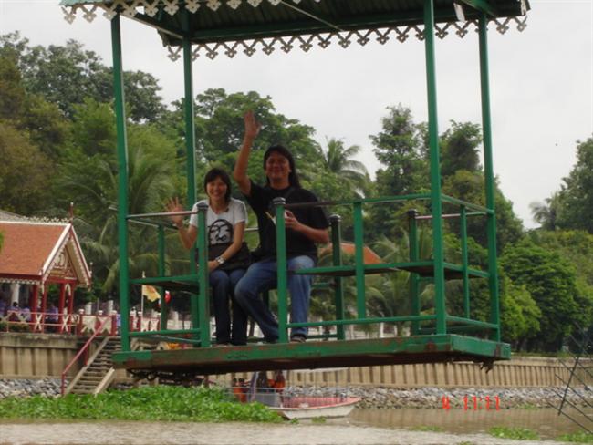 สถานที่เดิมครับ....
     ลานจอดรถ บริเวณ พระราชวังบางปะอิน ที่ อยุธยา....