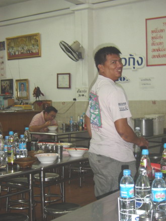 แวะเติมพลัง เพื่อต่อสู้กัน ในคืนนี้ที่ร้านก๋วยเตี๋ยว
** ลูกชิ้นปลาไร้สาร**.....ตรงสามแยก ราษฏร์บูรณ