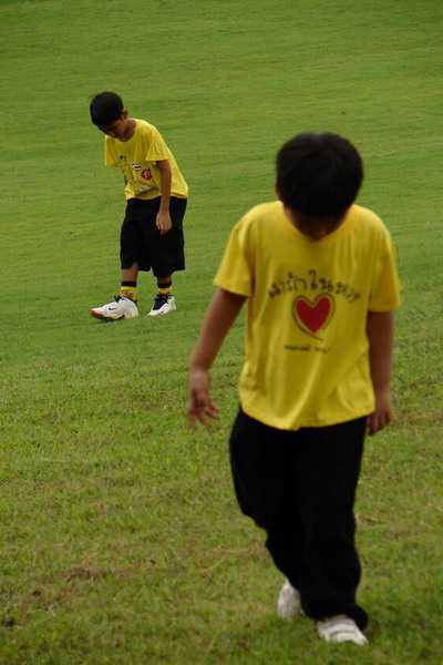 เจ้าคนโต - ok ครับพ่อ! ผมออกมาก็ได้ แต่ขอหาลูกกอล์ฟติดมือมาด้วยน่ะครับ

เจ้าคนเล็ก - ผมไม่ ok ครับ
