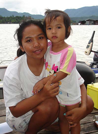รูปนี้ฝากให้น้องดล  เจ้าสาวน้องดลเค้าทวงภาพถ่ายที่น้องดลเคยถ่ายไว้ให้อ่ะ  คราวหน้าอัดมาให้ด้วยนะ   :