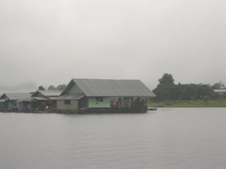 ลืมตามาชำเลืองดูโลก เมื่อตอน07.00น. เช้าวันหม่าย....
ฝนตกซู่ซ่า....เวงกำ เจรง ๆ....
อากาศ เย็นๆ...
