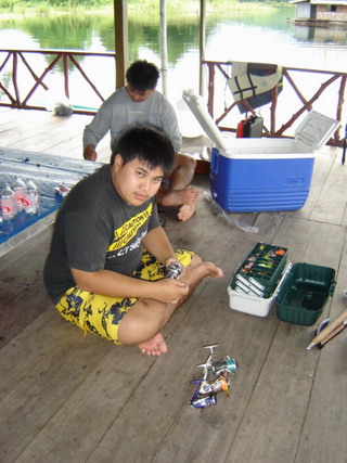 ...เก็บของกลับบ้าน....
เวลาแห่งฟามสุข ผ่านไป ไวเสมอ....
คราวนี้ สุข บ้าง เซ็งบ้างเพราะฟ้าฝน
 :lau