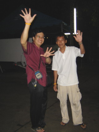 แยกย้ายค๊าบบบบ...โบกมืออำลา น้าป้อม แระ น้าฐิติ....
เดินทางโดยพังพาบ เอ้ยย สวัสดิภาพค๊าบบบบ....
อย