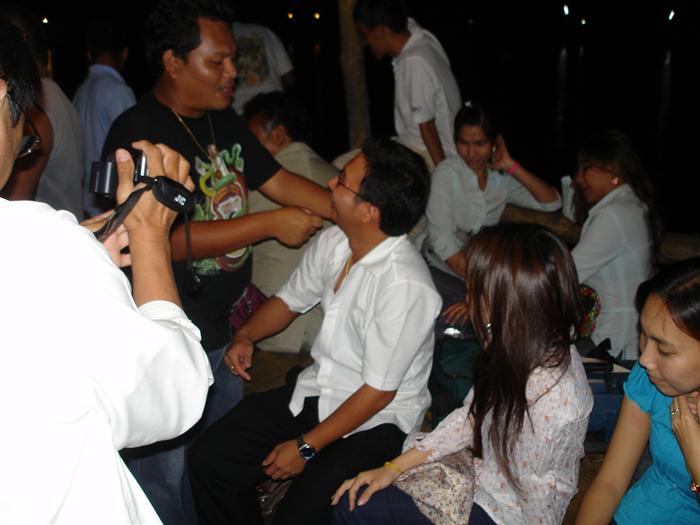 สาวๆ ตรึม จริงๆ นะค๊าบบบ พี่เหนี่ยวววววววว...... :love: :love: :love: :laughing:
