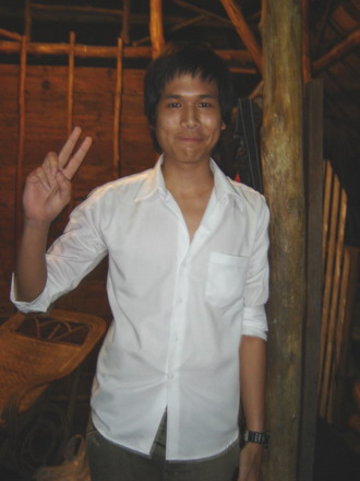 ...เอ้า เริ่มจะดึกแล้ว ก้อยังมีสมาชิกมาเพิ่ม....
นักศึกษาหนุ่ม วัยละอ่อน...
นามกร ว่า **เติ้ลน้อย 
