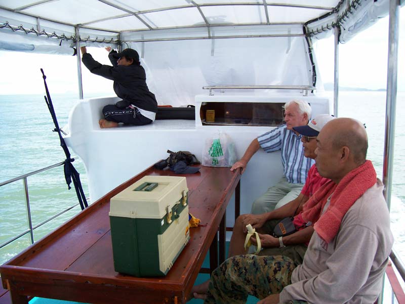 ชั้นบนของเรือถูกตกแต่ง ให้เป็นที่ส