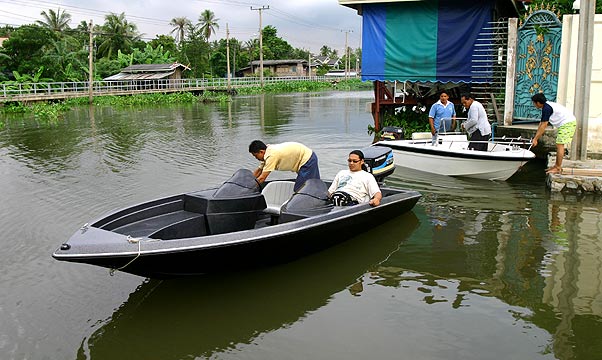 เรือโมลด์นี้เป็นแบบที่ 3 แล้วที่พี่ศรรามมาลอง เห็นว่าผู้มีบารมีในบ้านอนุมัติ่ให้ซื้อแล้ว แต่ไม่ยักกะ