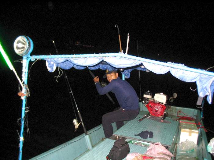 น้า nokyuk ลองดูครับเรือน้าปลาปัจจุบันเรือน้าปลาเปลี่ยนมาใช้เครื่องหางยาวแล้ว
http://www.siamfishin