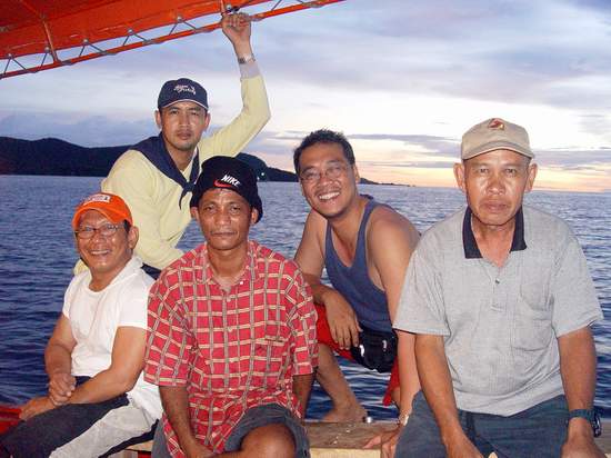 ศิษย์เก่าถ่ายรูปหมู่ครับ  :laughing: :laughing: