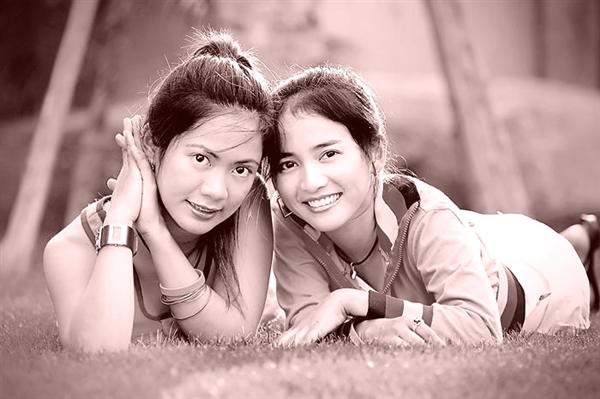  :tongue:...

คาโมยย รูป มาทำซีเปียเล่นๆ ดีก่า  ... เอิ้กๆๆๆ  :laughing:

ปล.  เหมือนรูปเก่าเก็บ