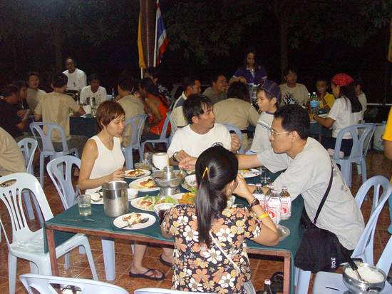 โต๊ะนี้เป็นของพี่ต้อม พี่จ๋า พี่แดง(ธนาวัช) และคนแคระครับ  :laughing: :laughing: