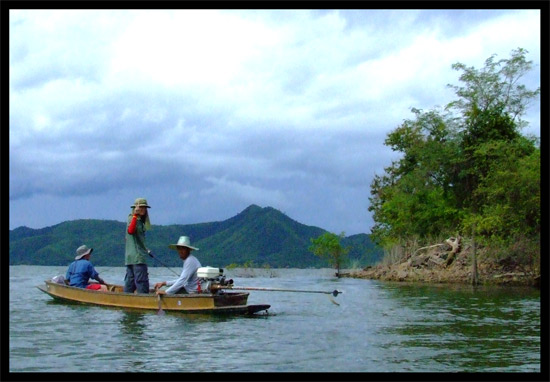         ส่วนตัวผมจับคู่ลงเรือกับน้องม่อน เดินทางไปเจอน้าแดงธนาวัสกับน้าต้อมที่หมายไกล้ๆกันครับ :smil