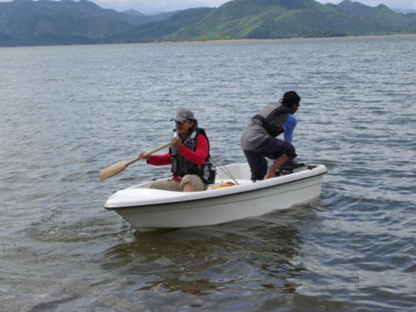 ต้องเดือดร้อน โปรวิลลี่ ลงไปจัดการ สตารืทตั้งนาน ก็ยังไม่ติด เอ๊ะ.... เรือตาเจิด นี่งัยหว่า ลองวันนั
