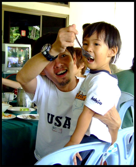           พ่อลูกคู่นี้หม่ำกันน่าอร่อยจังครับ  :blush: :blush: :blush: