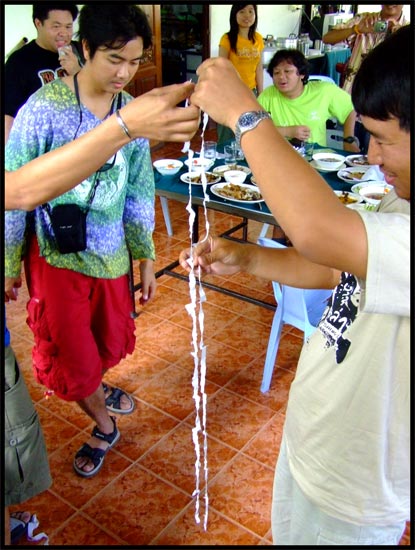 ของรางวัลยังไม่หมดก็ยังไม่ย่อมหยุดแจกครับหาเกมเล่นกันอีก :laughing: :laughing: :laughing: