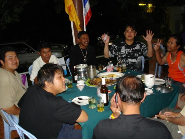 โต๊ะคนแก่ โต๊ะนี้ ดูหน้ากันเอง... :laughing: