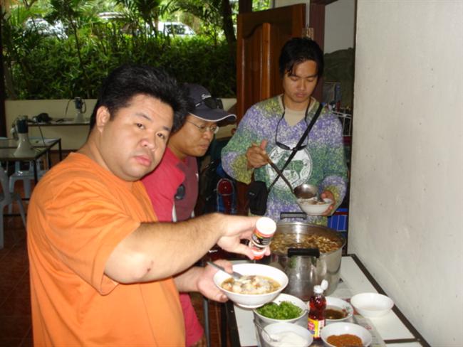 ประธานเราเบิ้ลไปสามชาม ฮิๆๆ.... 
         ไปนวดก็เบิ้ล กินเหล้าก็เบิ้ล ข้าวต้มก็เบิ้ล คนอาราย ชอบเบ