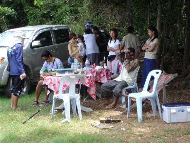 บรรดา แม่บ้าน ต่างวิจารณ์ ถึงปลากันต่างๆ นาๆ... :laughing: :laughing: