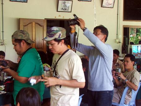 นี่ก็อีกรูป..คนถ่ายรูป   :laughing: