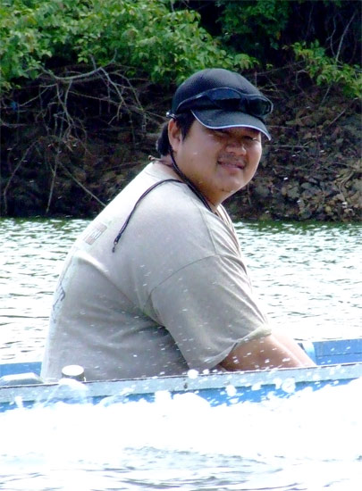 ใครแกล้งพี่บอยของผมอะ  :mad: 