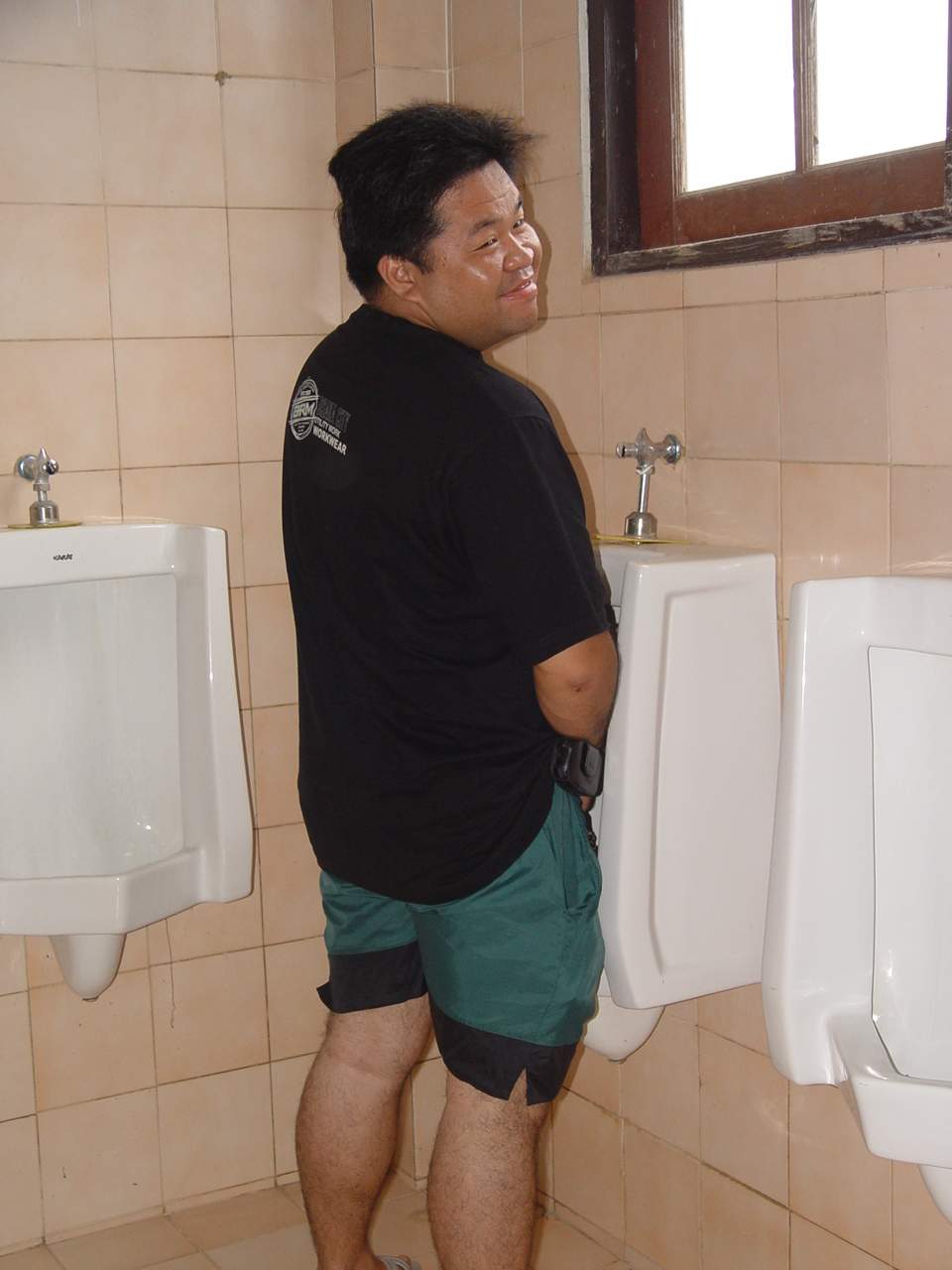 อันนี้แถมให้อีกคนครับ เอิ๊กๆๆๆ  :laughing: :laughing: :laughing:


ปล.รูปนี้ตาเจิด สั่งให้ลงครับ 