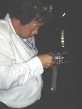 น้าโต๊ด----เฮียคิม ทำไรอ้ะครับ...
                อ๋อ ทดสอบ สายตา น่ะเอง
 :laughing: :laughing: :l