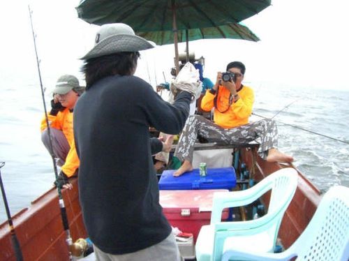 ด้านหลังของนายแบบเรา  วันนั้น เมาไม่น้อย :laughing: :laughing: :laughing: