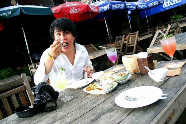 ดูก็รู้ว่า "อร่อย"  :cheer: :cheer: :cheer: :cheer: :cheer:
               ป่านนี้ ไปนอนระบม หลังแล