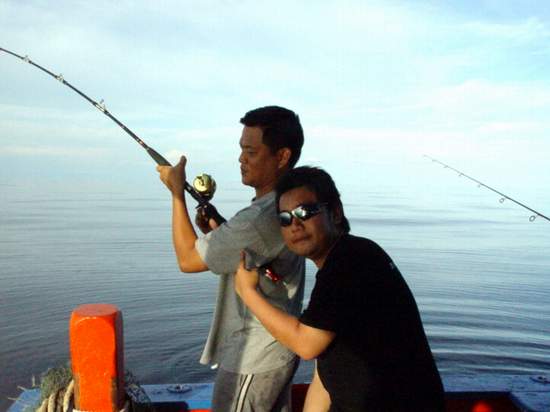 พี่เอ๋ ม้าน้ำ ก็โดนบ้างครับ  :laughing: :laughing: :laughing:





