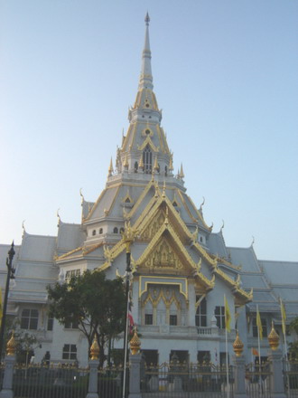 ขับรถผ่าน มาสักการะ พระพุทธโสธร ก่อนค๊าบ...
ใหว้ จากในรถนี่แหล่ะ....
ไม่ต้องลงไปล่ะ นังกั๊กเล็ก มา