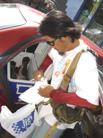 เดินทาง มา แวะปั๊ม ซื้อน้ำแข็งแช่ปล
