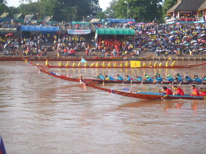 **แข่งเรือที่น่านครับ..ปีหน้าเชิญนะครับสนุกมากๆ สุดมัน**
...พรุ่งนี้จะเอาภาพมาลงให้ดูใหม่นะครับ...