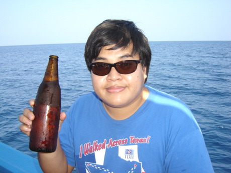 น้าโต๊ด----กว่าราดหน้าจะเสร็จ ท่าจะอีกนาน..
              ฉนั้น เจี๊ยะ ไอ้นี่ก่อนดีก่า...
 :laughi